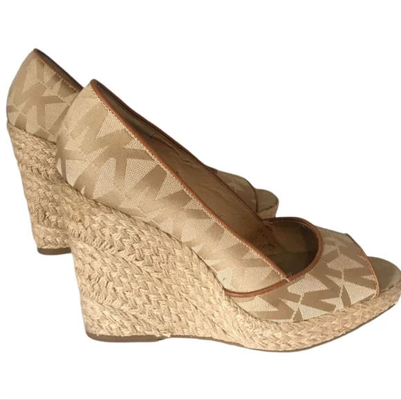 Michael Kors: MK Logo printed espadrilles wedge heels. Size 8 1/2M. Pre-owned - Picture 3 of 11